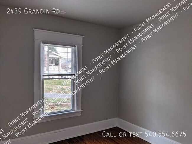 Building Photo - Raleigh Court 3 bed 1 bath Fresh Renovation