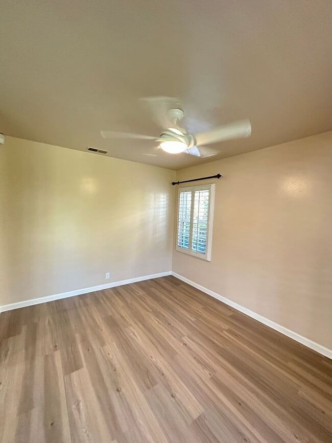 Building Photo - Lakewood 3 Bed Gorgeous House - New Paint ...