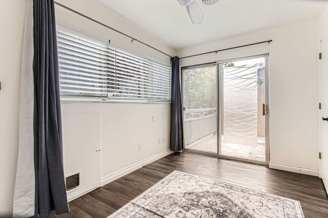 Building Photo - Beautifully Updated 2 Bedroom, 1.5 Bathroom Townhome-Style Condo in Tanasbrook, Near Tanasbourne!