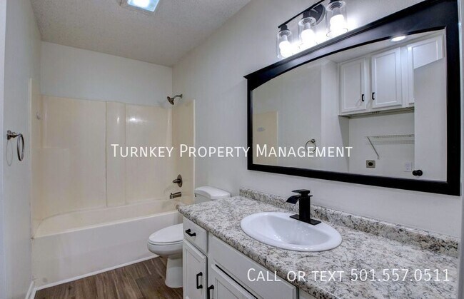 Building Photo - 1905 Labette Manor Dr