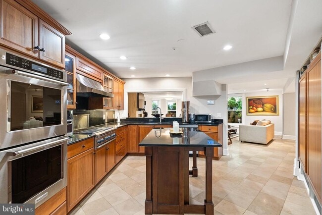 Building Photo - 2131 S St NW