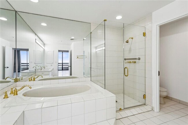 Building Photo - 2660 Peachtree Rd NW