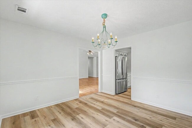 Building Photo - 4 Bed/2 Bath Updated Home in Richmond Heights