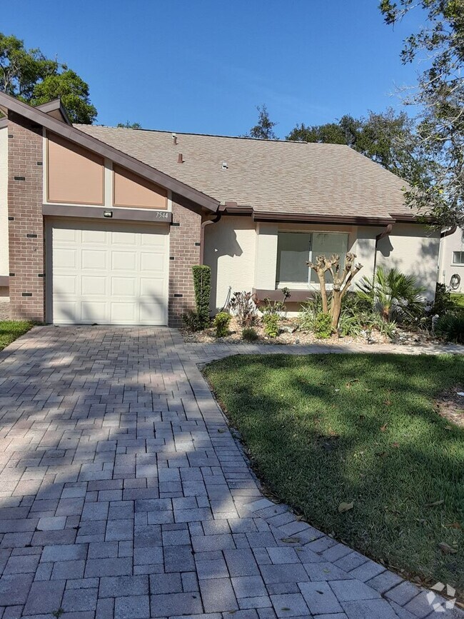 Building Photo - Beautiful Villa in Heather Walk