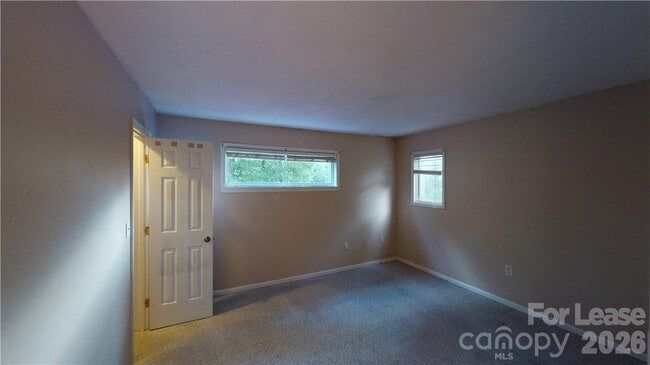 Building Photo - 427 W 8th St