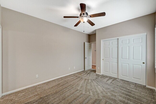 Building Photo - 10588 Isola Bella St