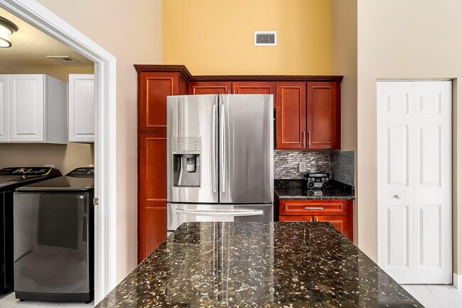 Building Photo - 2962 SW Coastal Terrace