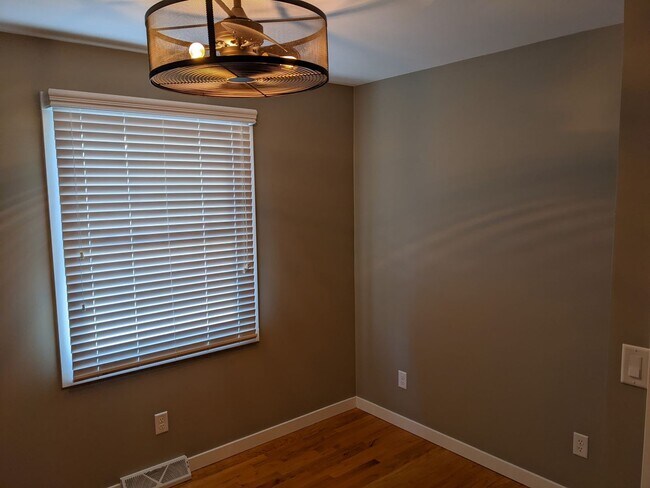 Building Photo - Fully Updated 3 Bedroom - 1 bathroom home - $3,000