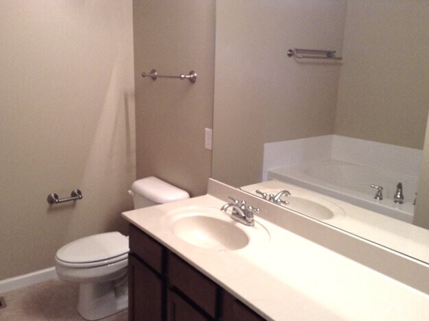 Building Photo - 12 Ascot Glen Dr