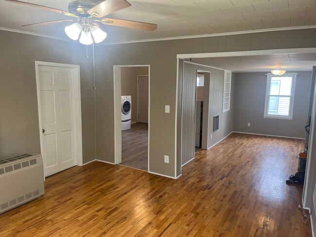 Building Photo - 212 W 5th St