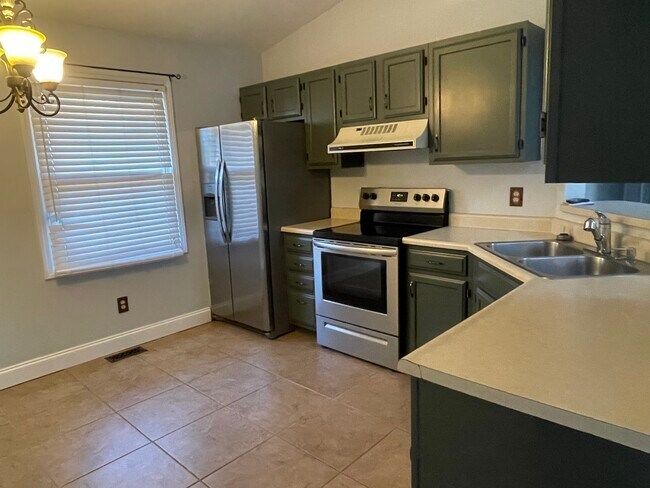 Building Photo - 3808 Raintree Dr