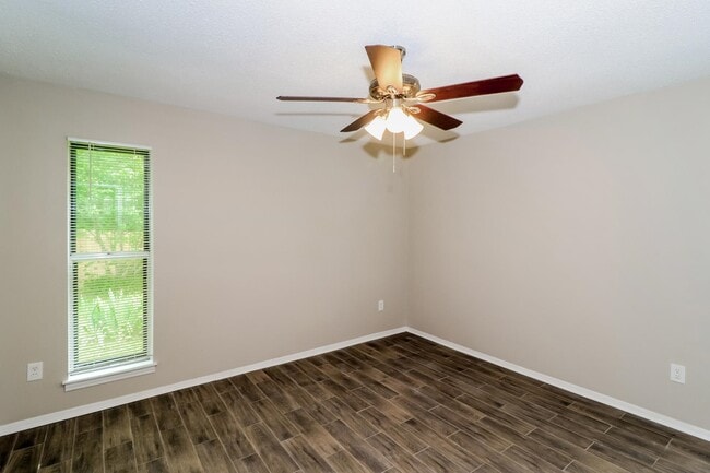 Building Photo - 4395 Kerwin Dr