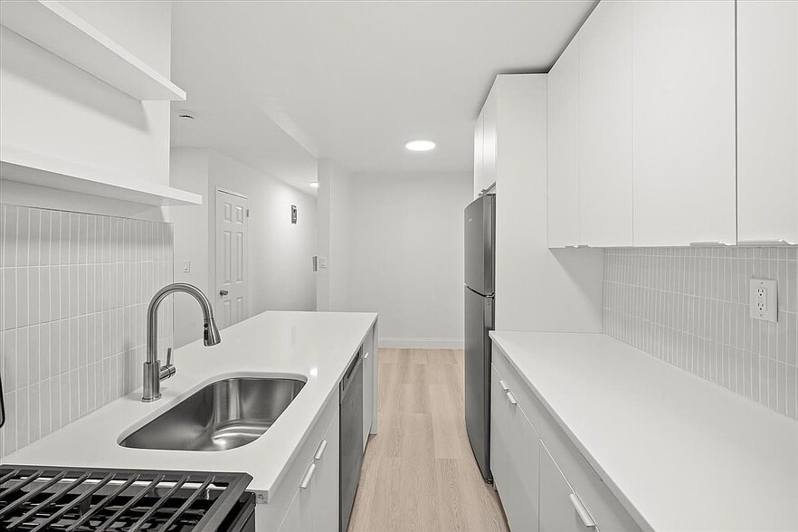 Building Photo - 3260 Netherland Ave