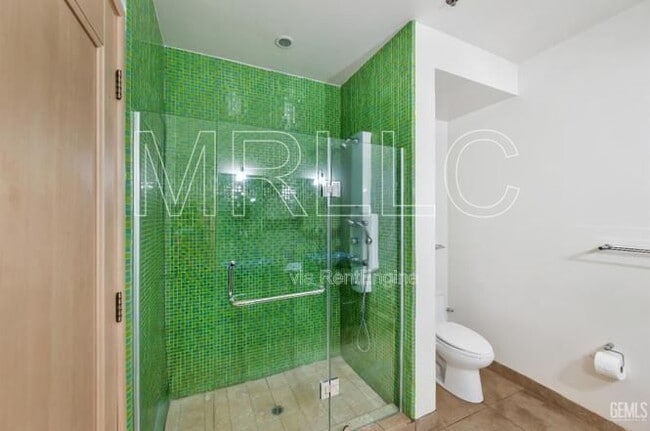 Building Photo - 368 Elm St