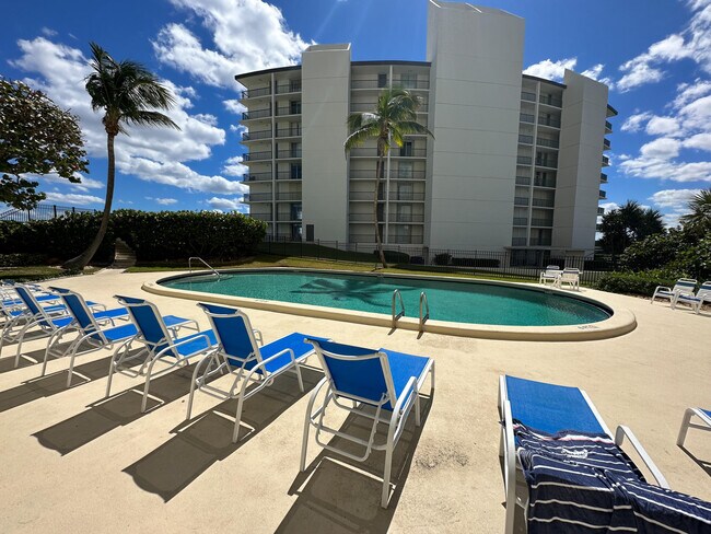 Building Photo - 5420 N Ocean Dr