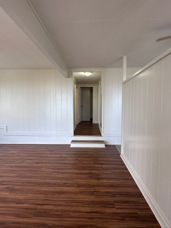 Building Photo - 1701 Skyline Dr