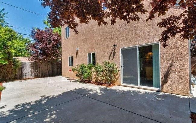 Building Photo - Furnished Home in Central Davis - Short/Lo...