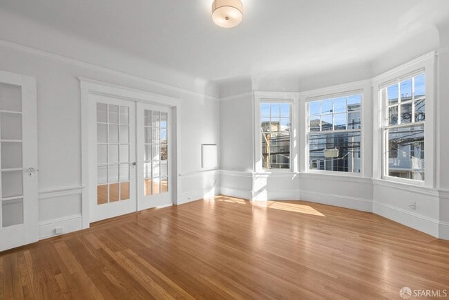 Building Photo - 1166 S Van Ness Ave