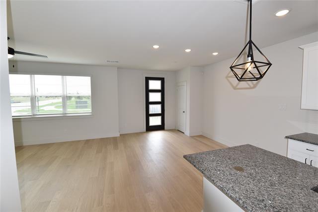 Building Photo - 4525 Lamplights Dr