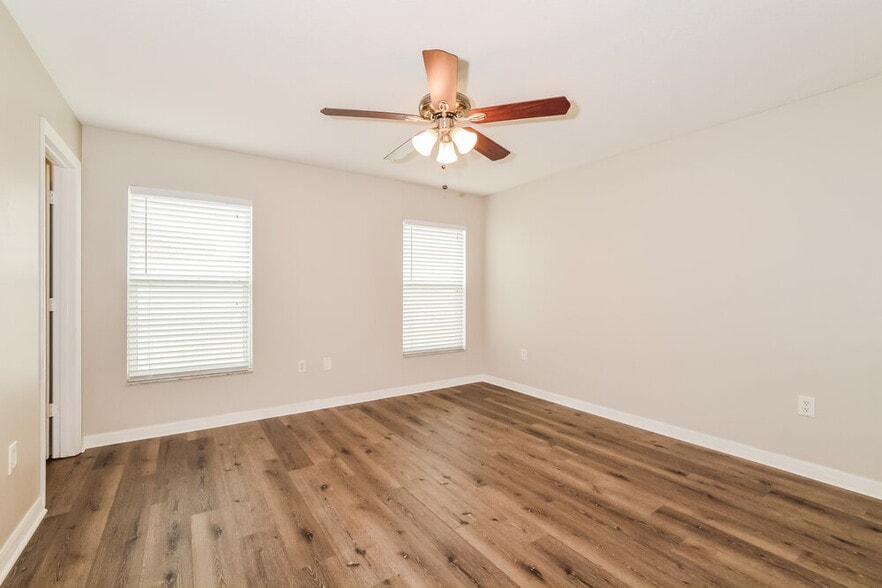 Building Photo - 2407 Knightsbridge Blvd