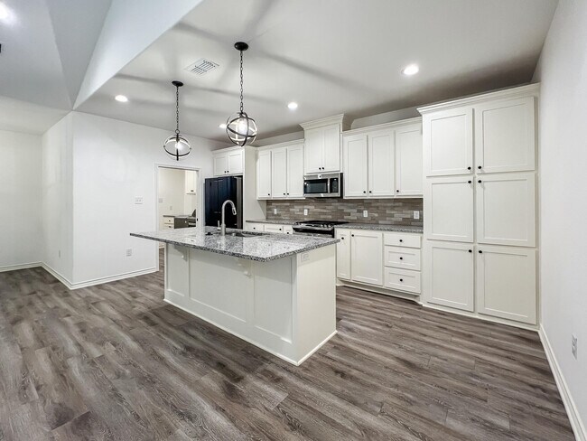 Building Photo - 5917 Harvard St