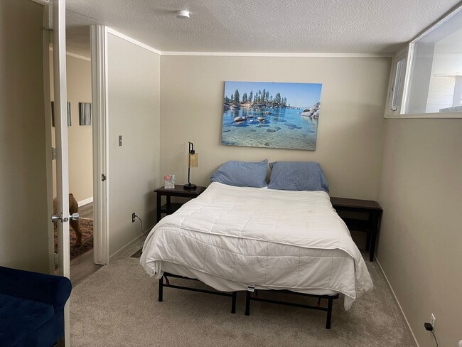 Building Photo - 3 Bedroom Condo - Garage! Walk to Burnt Ce...