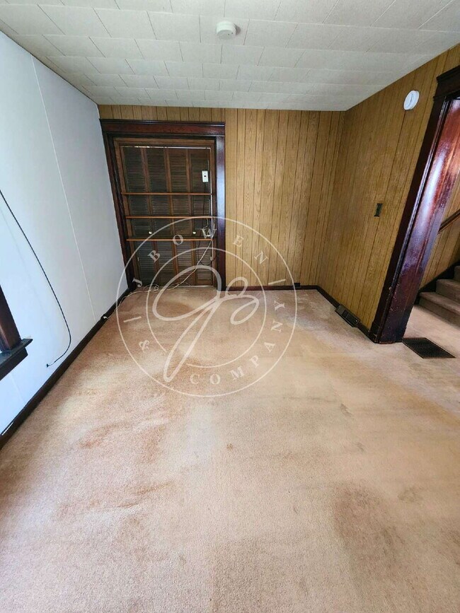 Building Photo - Section 8 and all programs welcome! 4 bed ...