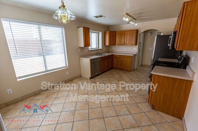 Building Photo - 12721 W Almeria Rd