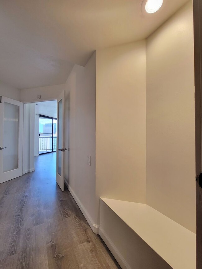 Building Photo - AVAILABLE NOW | 6 or 12 Month Lease Option...