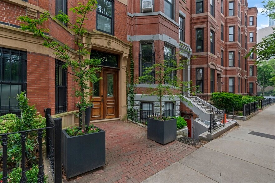 Building Photo - 72 W Rutland Sq