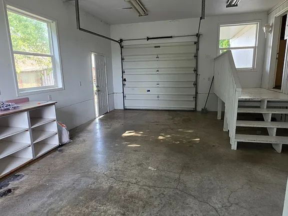 Building Photo - "Charming 4-Bedroom Retreat with Cozy Fireplace in Woodburn – 1900 Sq Ft of Comfort!"