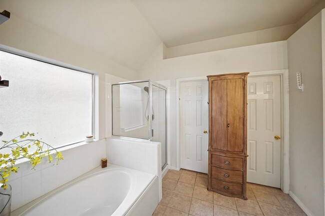 Building Photo - 5122 Eule Dr