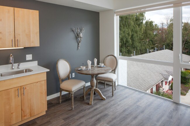 Building Photo - Montessa