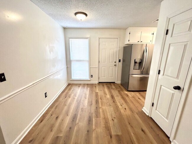 Building Photo - 4425 Bonnell Dr NW