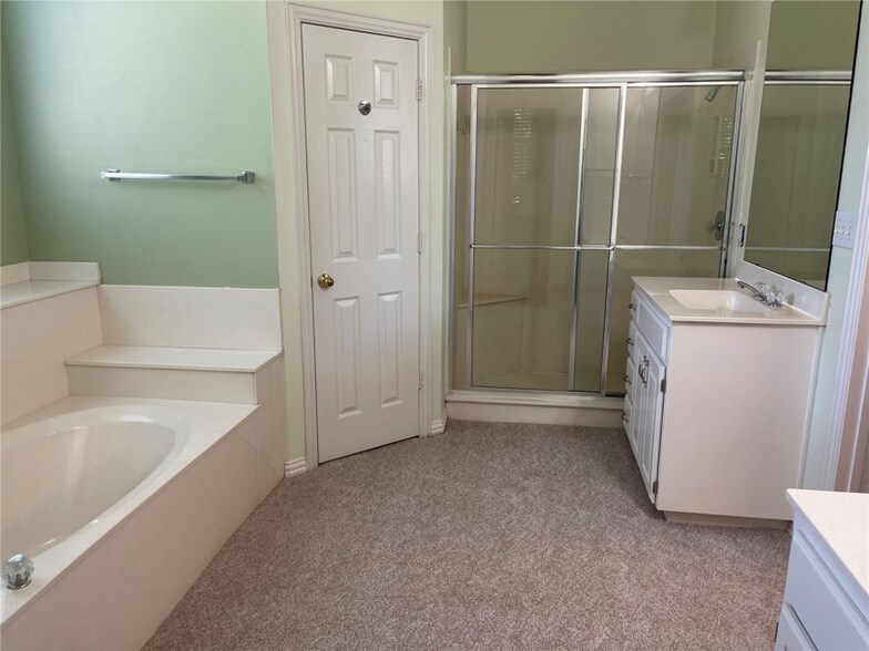 Building Photo - 716 Ticonderoga Dr