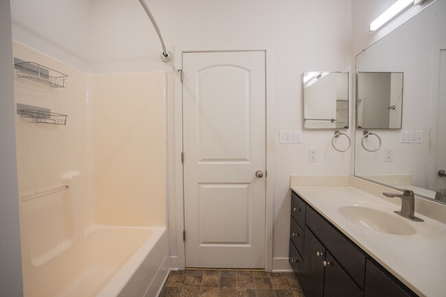 Building Photo - 1032 Skyline View Way