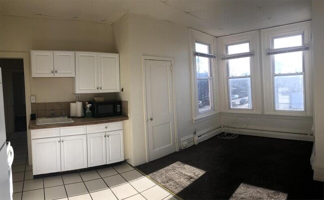 Primary Photo - 705 George St