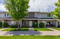 Building Photo - GREAT LOCATION!! 3 Bedroom, 2.5 Bathroom Townhome in Waukee!