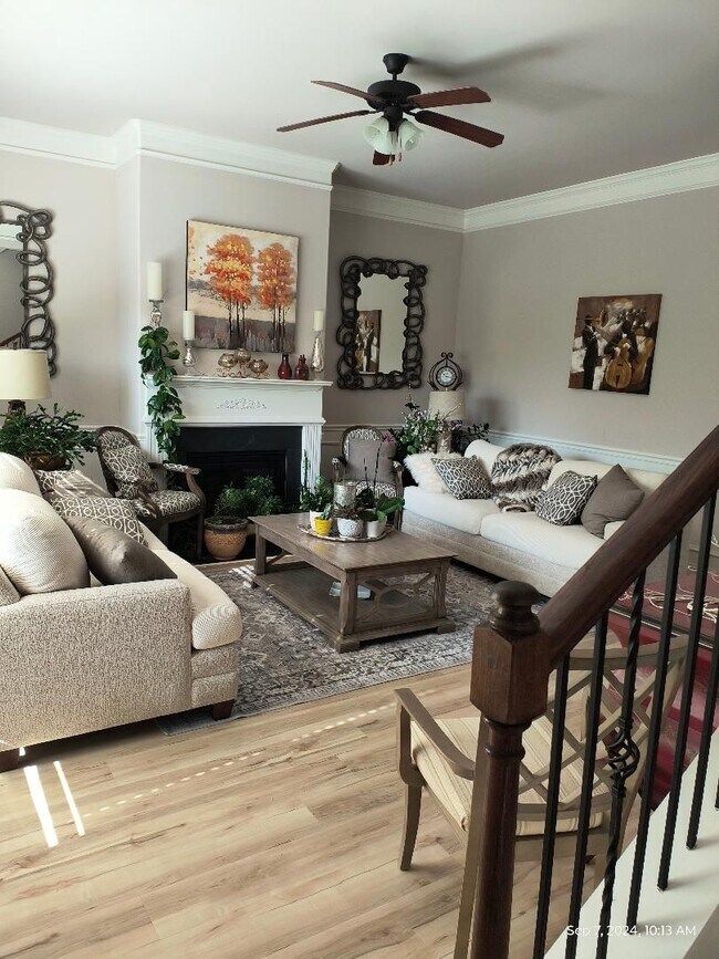 Building Photo - 4 Bedroom 4 Bath Furnished Home in Simpson...