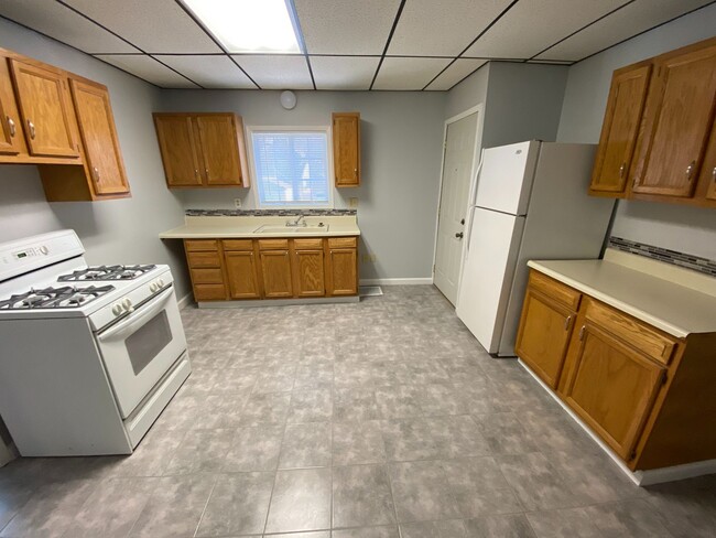 Building Photo - 818 Alpine Ave NW