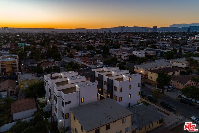 Building Photo - 4830 1/2 Pickford St