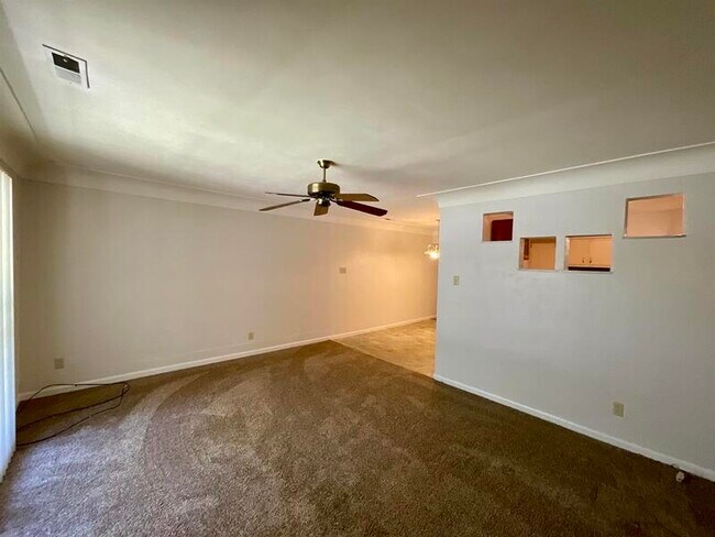 Building Photo - 1715 Menard Dr