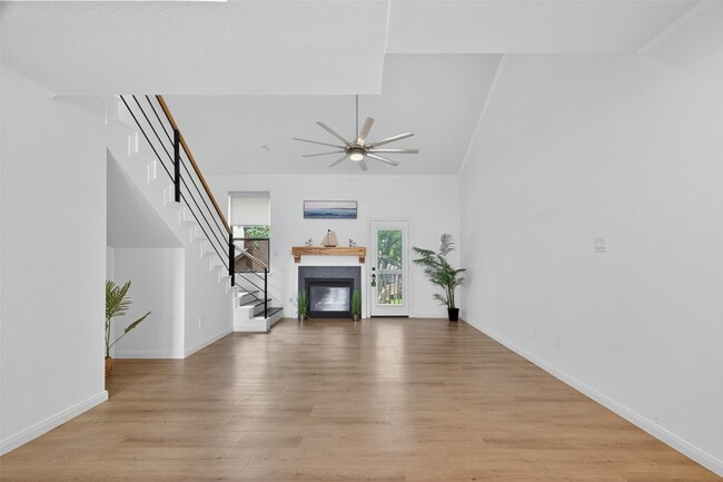 Building Photo - 803 Davis Rd
