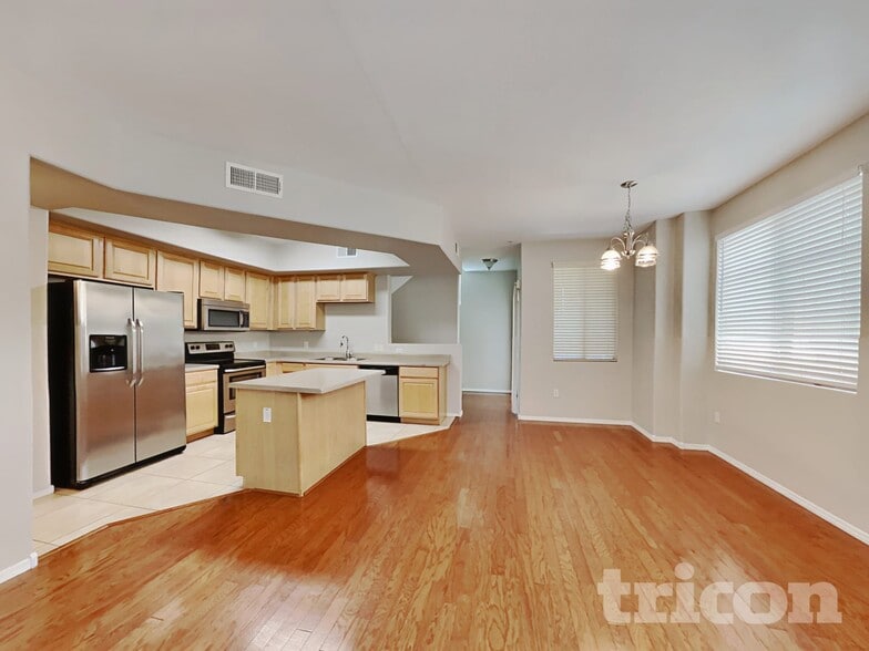 Building Photo - 16825 N 14th St