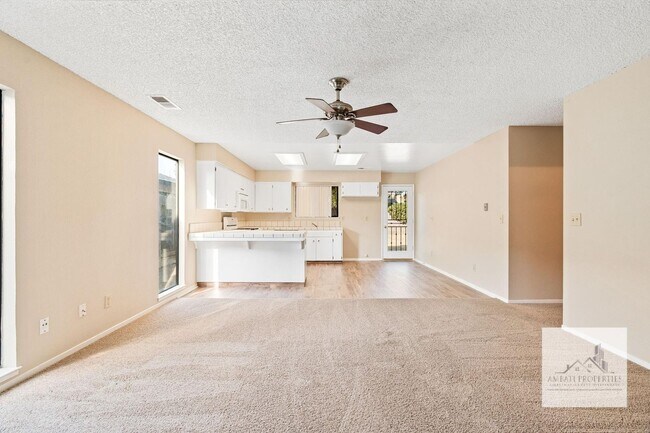 Building Photo - Four Bedroom Home In Clovis!