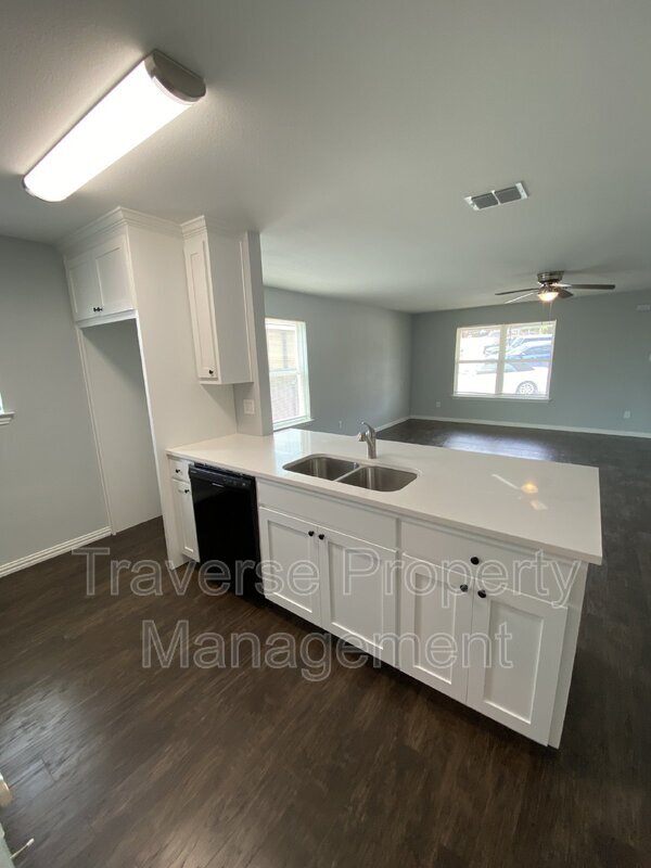 Building Photo - 108 Arrowhead St