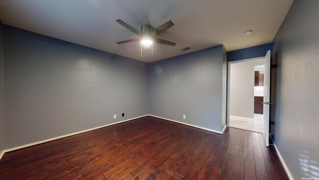 Building Photo - 1009 Crimson Cove Dr