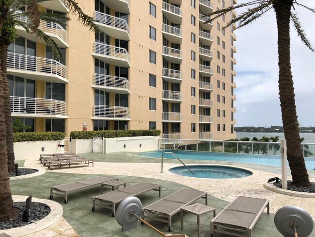 Building Photo - 1551 N Flagler Dr