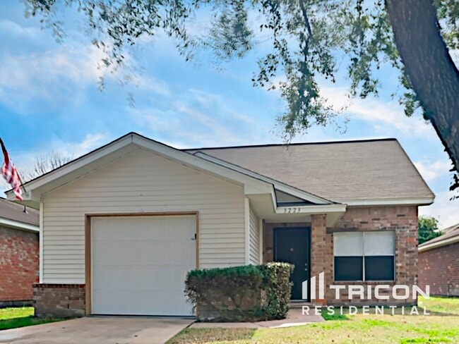 Building Photo - 3223 Kelling St
