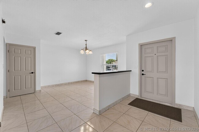 Building Photo - 905 NW 133rd Ave